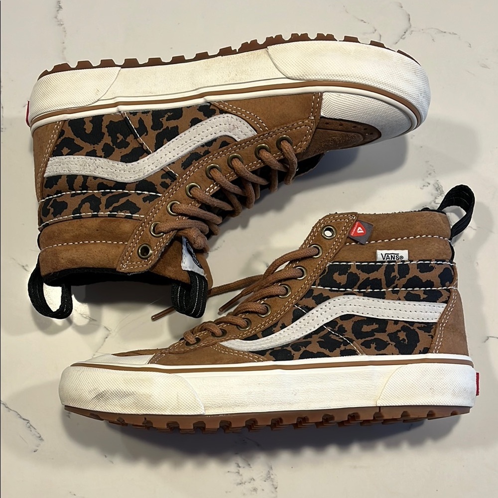 Like-New Leopard VANS High-Tops w/Primaloft - Size: 6.5M/8.0W
